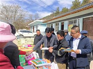 市农科院在帮扶村开展送良种、送技术科技服务活动