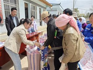 市农科院开展“三区”人才科技培训暨饲草高粱良种发放活动